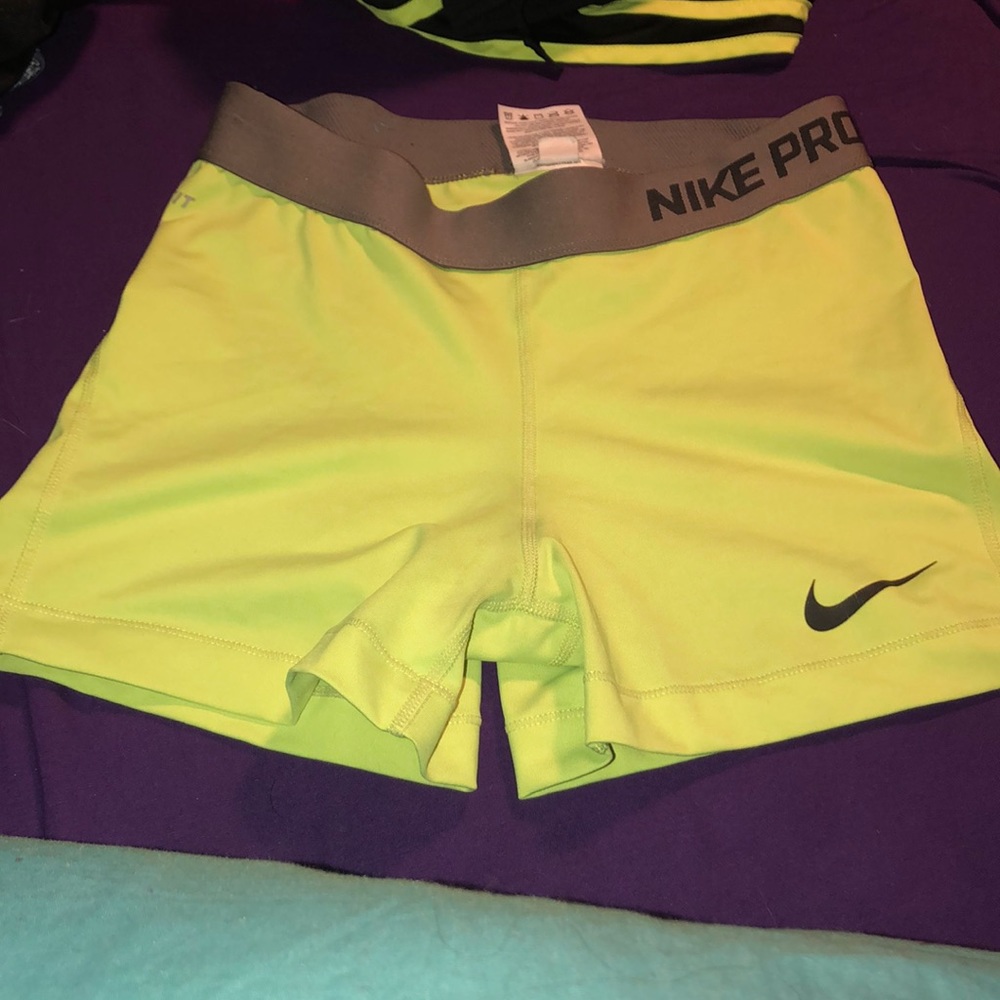 CLEARING CLOSET⚠️Neon yellow Nike pro shorts